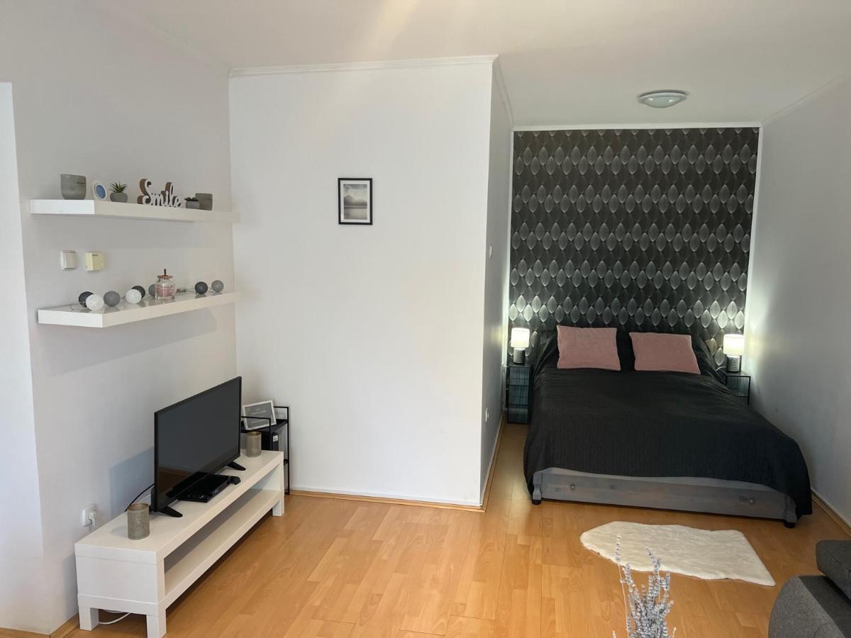 Belvarosi Apartman เอ็กเกอร์ ภายนอก รูปภาพ